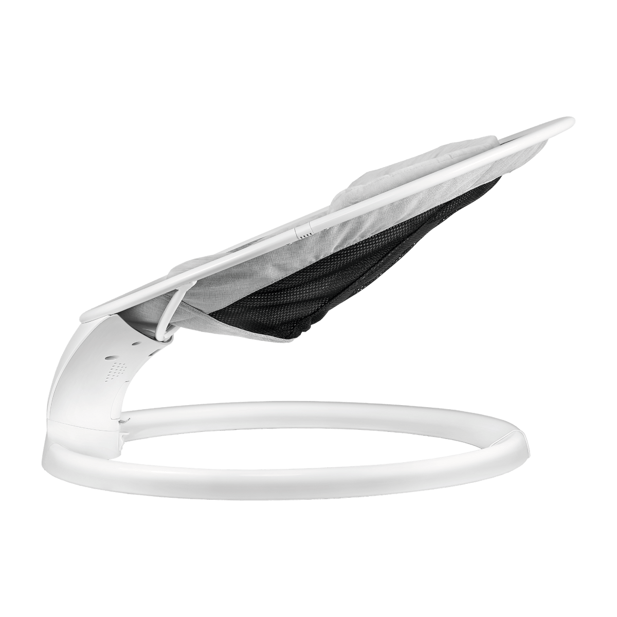 Silla Mecedora para bebé Balia en color blanco y negro, diseñada para ofrecer confort y estimulación a tu pequeño.