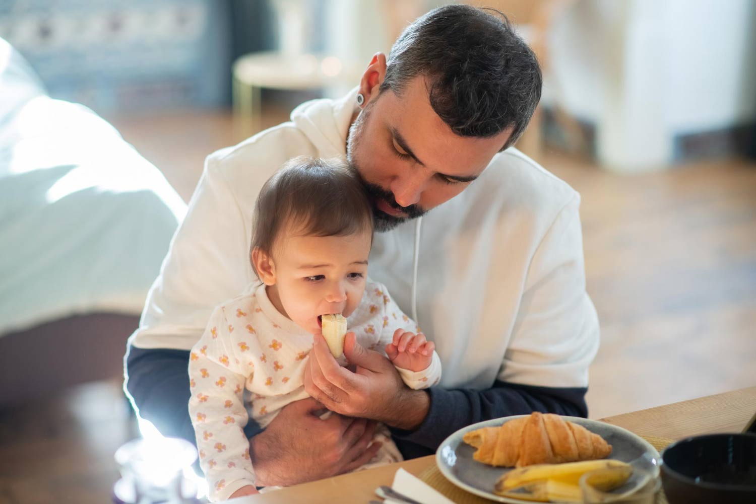 a qué edad pueden comer frutas los bebés