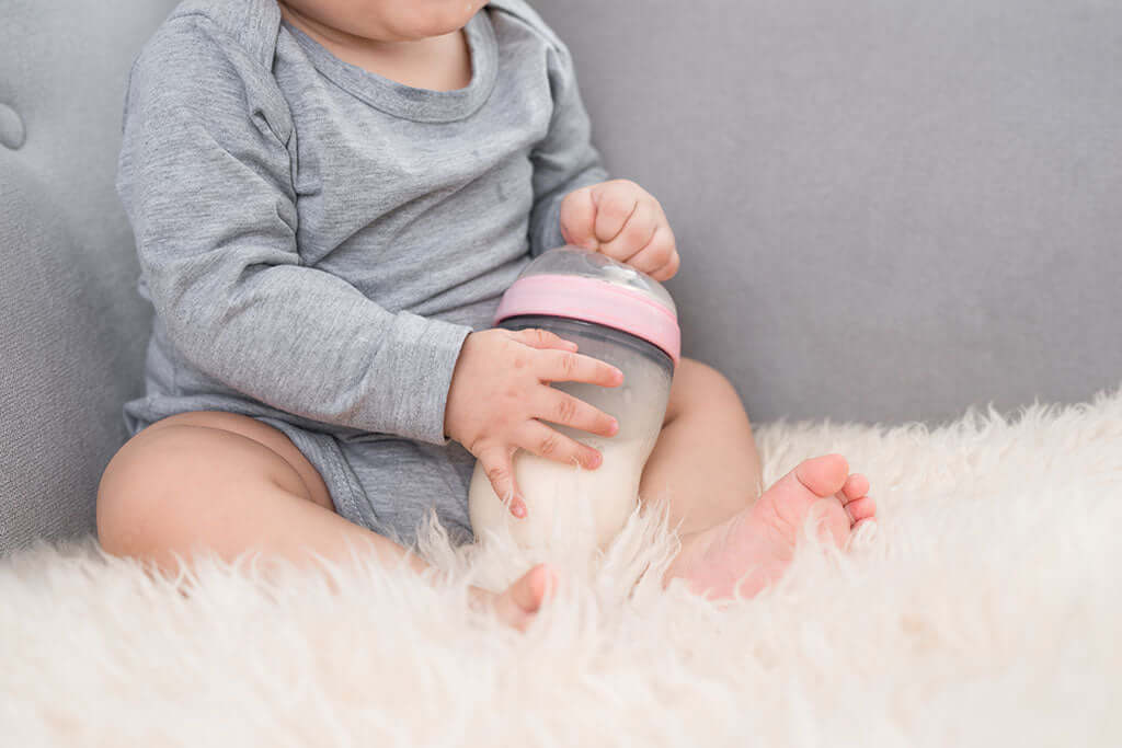 Cuánta leche debe tomar un bebé - Balia