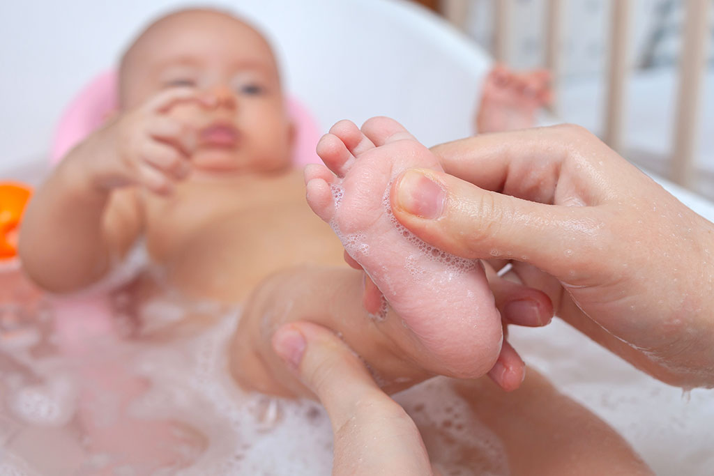 Cómo bañar a un bebé?
