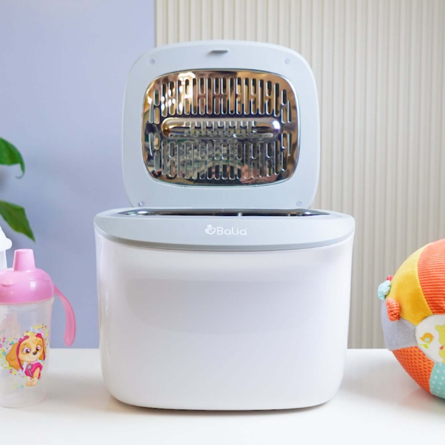 Esterilizador de mamaderas con Secador Balia, ideal para la higiene de accesorios de bebés.